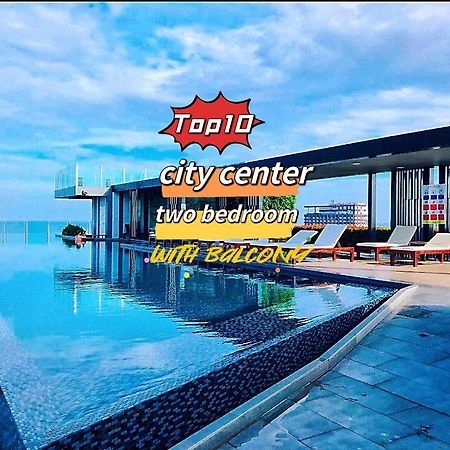 The Base Seaview Holiday Inn Pattaya Exterior photo