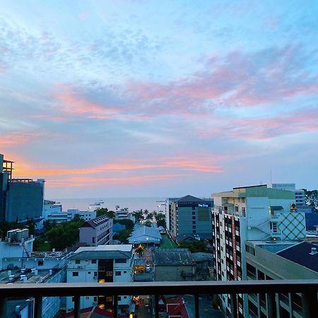 The Base Seaview Holiday Inn Pattaya Room photo