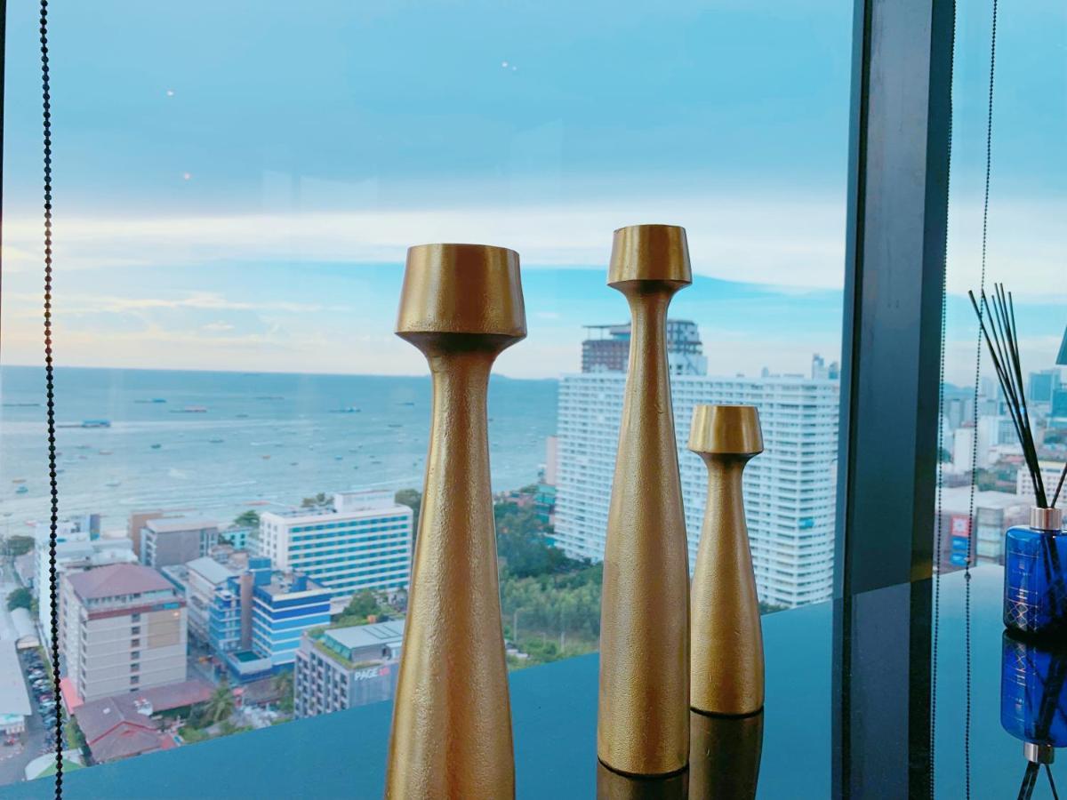 The Base Seaview Holiday Inn Pattaya Exterior photo