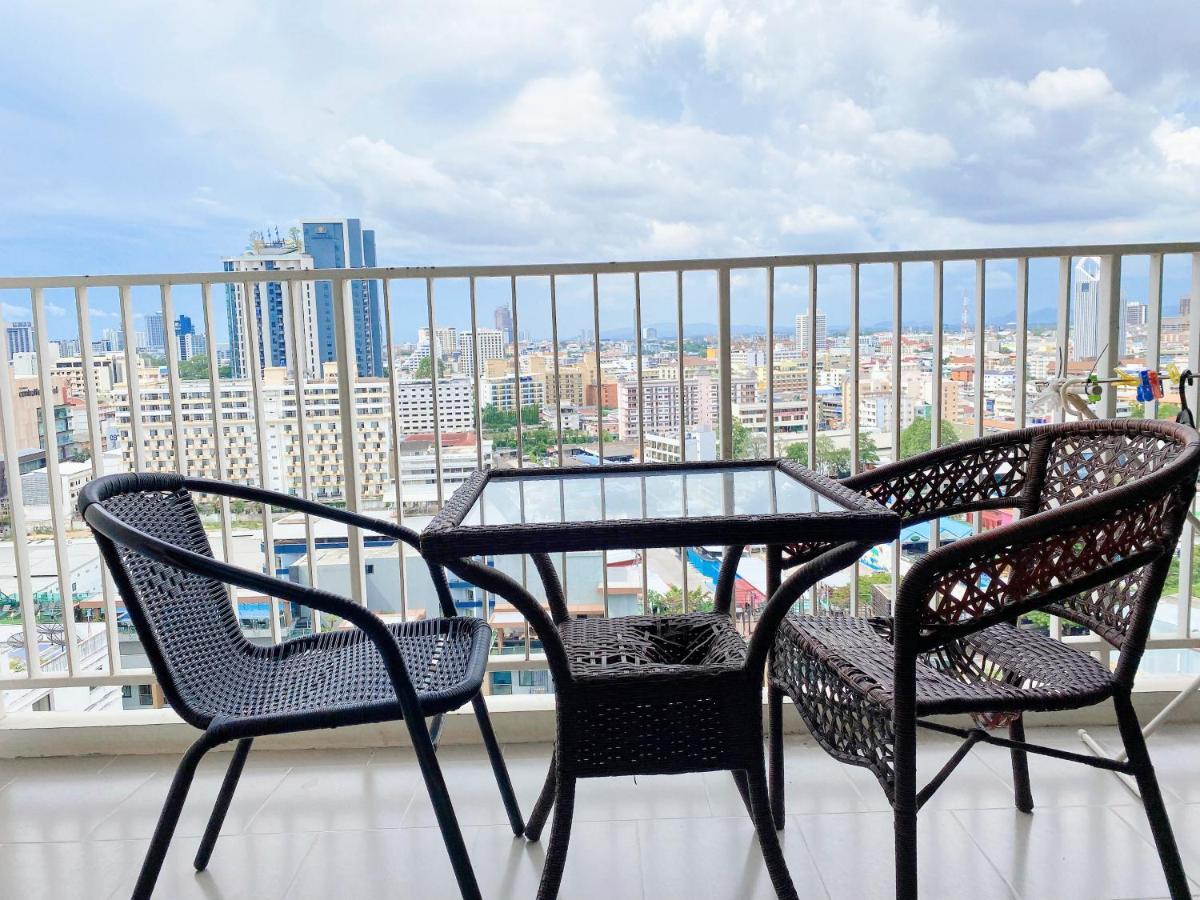 The Base Seaview Holiday Inn Pattaya Exterior photo