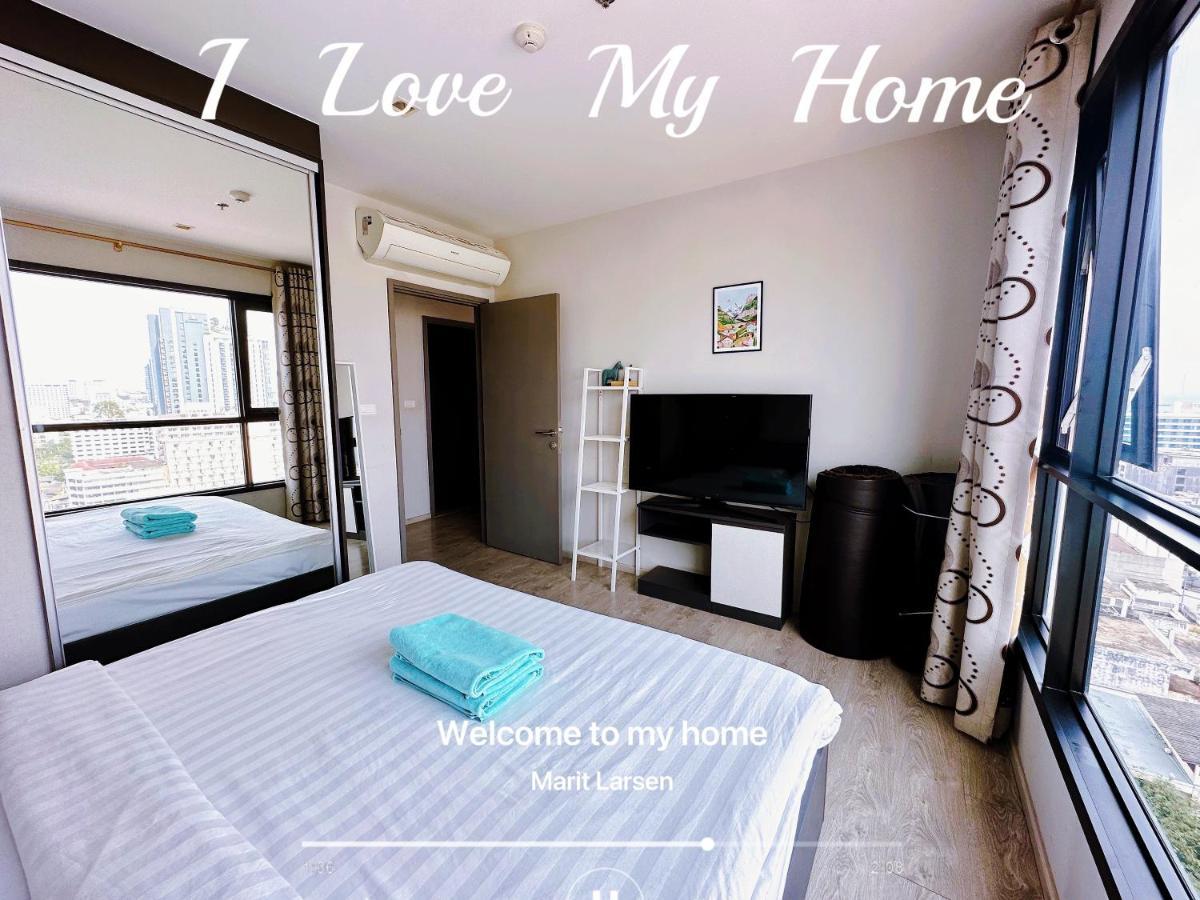 The Base Seaview Holiday Inn Pattaya Exterior photo