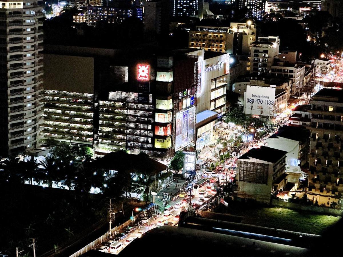 The Base Seaview Holiday Inn Pattaya Exterior photo